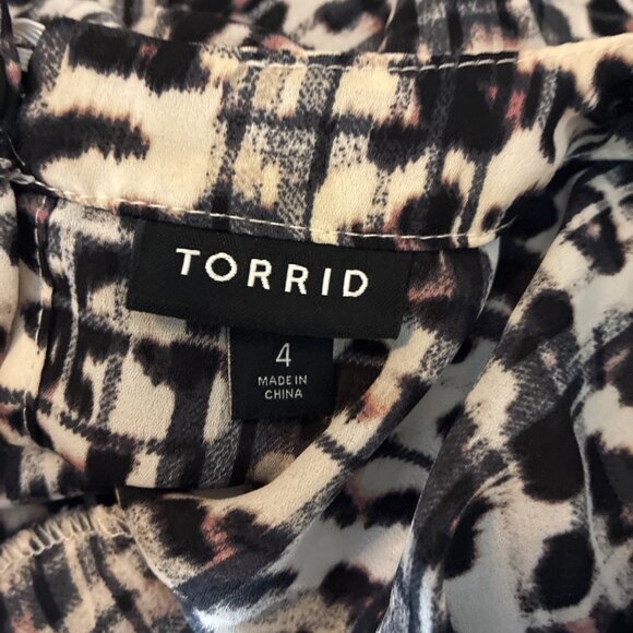 Torrid Womens Blouse Leopard Print Keyhole Short Sleeve Plus Size 4X - Picture 5 of 7